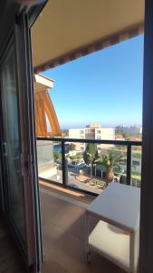 Pokój z oknem ze stołem i widokiem w obiekcie Blueviews Torremolinos w mieście Torremolinos +8 zdjęć