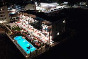 Basen w obiekcie AZAHAR BEACH Red Apartments & Spa lub w pobliżu