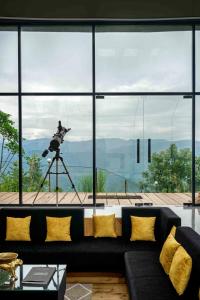 Galeriebild der Unterkunft SaffronStays Glasshouse Celeste, Ranikhet - luxurious glass villa with breathtaking views in Bhatrojkhan