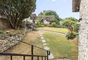 Gallery image of Granary Cottage in Weymouth