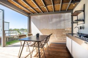 Kuchyň nebo kuchyňský kout v ubytování Lodges de Camargue