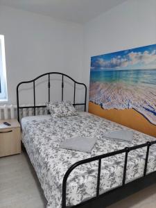Postel nebo postele na pokoji v ubytování Vila de pe Lac Amara