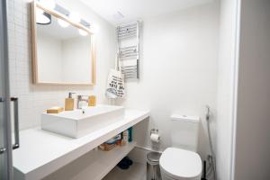 A bathroom at Evaggelismos m station studio for 3 pers by MPS