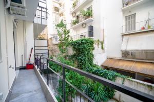 A balcony or terrace at Evaggelismos m station studio for 3 pers by MPS