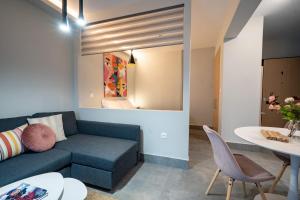 A seating area at Evaggelismos m station studio for 3 pers by MPS
