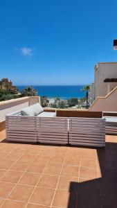 a couch on a balcony with a view of the ocean at TRIPLEX DE LUJO EN MOJACAR in Mojácar