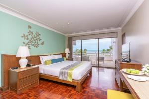 Postel nebo postele na pokoji v ubytování The Regent Cha Am Beach Resort, Hua Hin