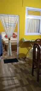 Postel nebo postele na pokoji v ubytování Beverly Hills Home stay