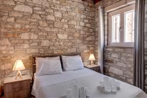 Posteľ alebo postele v izbe v ubytovaní TAKIS GUESTHOUSE- Laoura-HERMOUPOLIS