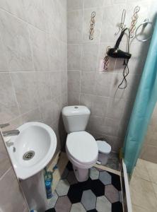 Et badeværelse på Villa Valentina Issyk-Kul + 45 billeder