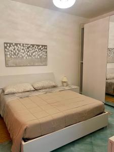 - une chambre avec un lit dans l'établissement VillApulia, à Brindisi