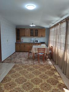 Køkken eller tekøkken på Villa Valentina Issyk-Kul