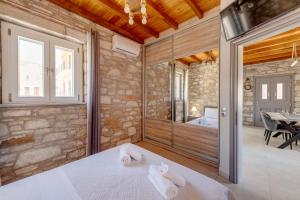 Posteľ alebo postele v izbe v ubytovaní TAKIS GUESTHOUSE- Laoura-HERMOUPOLIS