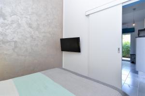 Televízia a/alebo spoločenská miestnosť v ubytovaní House Peroj 2195