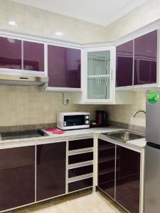 Kuchyň nebo kuchyňský kout v ubytování Chelsea Gardens Apartment