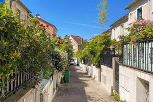 Photo de la galerie de l'établissement Charming townhouse with garden in the City of Love, à Paris