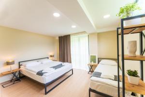 Letto o letti in una camera di Hotel Latveli Mestia