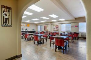 a dining room with tables and red chairs at Comfort Inn Camp Verde I-17 in Camp Verde