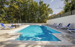 Het zwembad bij of vlak bij Cozy Home In Gornji Vinjani With Private Swimming Pool, Can Be Inside Or Outside