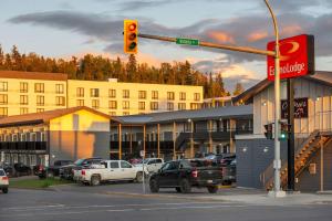 a traffic light with cars parked in a parking lot at Econo Lodge City Centre Inn in Prince George