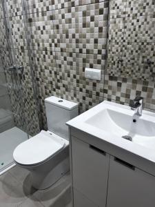 a bathroom with a toilet and a sink at La casa Linda con terraza y vistas al mar in Calonge +18 photos