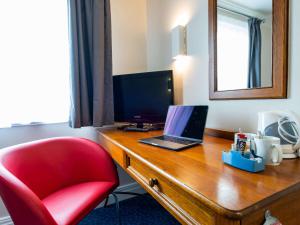 A television and/or entertainment centre at ibis budget Glasgow Cumbernauld