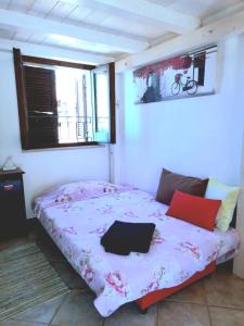 a bedroom with a bed with a pink blanket at La Quercia Suites - La Torretta in Montone +36 photos