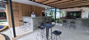 Loungen eller baren på Kuarta Resort Samui