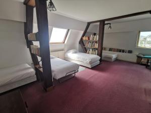 Afbeelding uit fotogalerij van Le Balcon des Vents in Granville +53 foto's