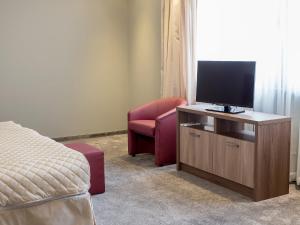 Uma TV ou centro de entretenimento em Hotel Calipso Hotel
