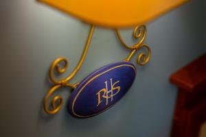 a pair of scissors hanging on a wall at Hotel Riva Del Sole in Cefalù
