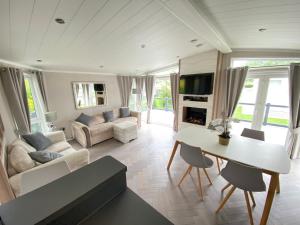 Gallery image of Spring Lodge in South Cerney