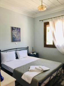 Giường trong phòng chung tại Anastasia's House