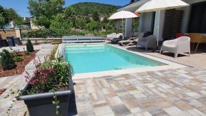 Bazén v ubytovaní Relax Balaton Apartmanok alebo v jeho blízkosti