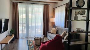 Televízia a/alebo spoločenská miestnosť v ubytovaní Relax Balaton Apartmanok