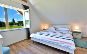 Ένα ή περισσότερα κρεβάτια σε δωμάτιο στο Apartman Vito Saborsko +72 φωτογραφίες