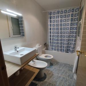 a bathroom with a sink and a toilet at Villas Port Tropical in Miami Platja