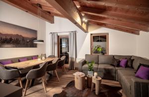 Khu vực ghế ngồi tại Arthur's Hotel und Apartments am Achensee