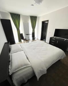 Ένα ή περισσότερα κρεβάτια σε δωμάτιο στο PENSIUNEA DIANA SKI