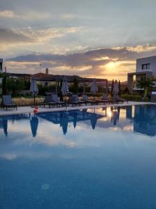 Bazén v ubytovaní Olea Valley Holiday Villa alebo v jeho blízkosti