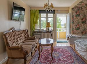 a living room with a couch and a table at Villa Ekbladh in Västanfjärd