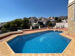 Bazén v ubytování Miramar Nerja - Luxury apartment near Burriana beach with pool nebo v jeho okolí