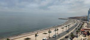 Uma vista do mar tirada do hotel