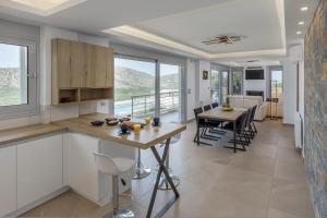 Gallery image of New Villa Of the hill with heated Pool, BBQ & Kids Playground in Kavoúsion