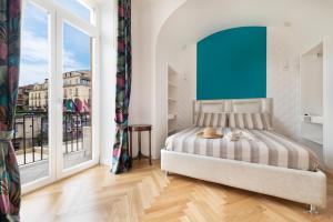 a bedroom with a bed and a large window at SORRENTO - Posizione unica nella piazza principale in Sorrento