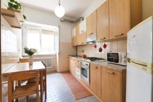 A kitchen or kitchenette at PrimoPiano - Pellegrino Rossi A