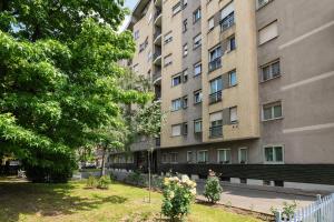 The building in which Az apartmant is located