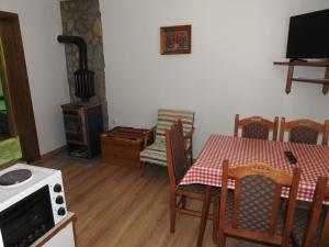 Μια τηλεόραση ή/και κέντρο ψυχαγωγίας στο Apartman Marko