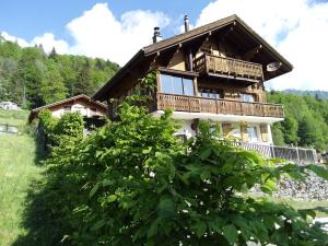 a log house with a balcony on a hill at Chalet Le Tsalè in Les Sciernes d'Albeuve