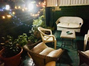 A seating area at Hospiton Home